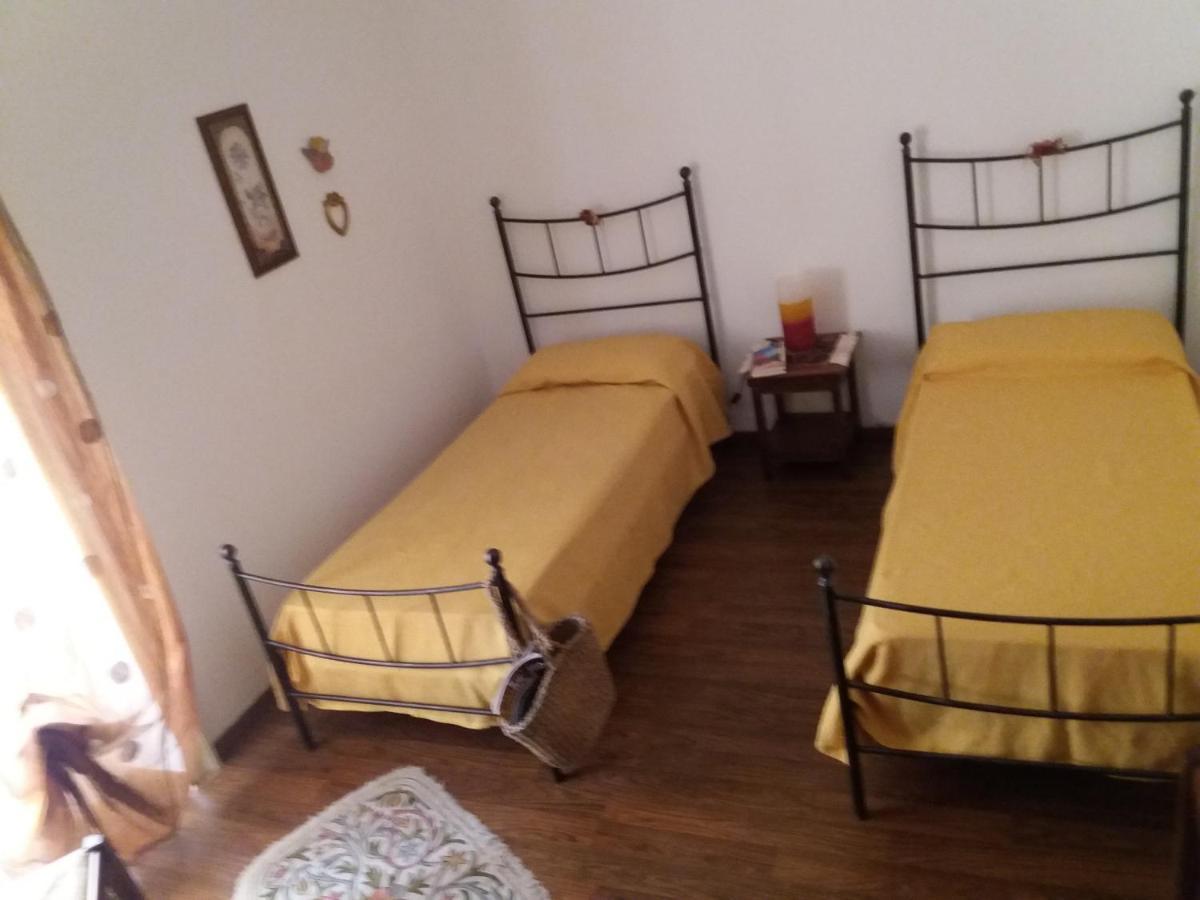 A Casa Del Nonno Bed & Breakfast Isnello Exterior photo