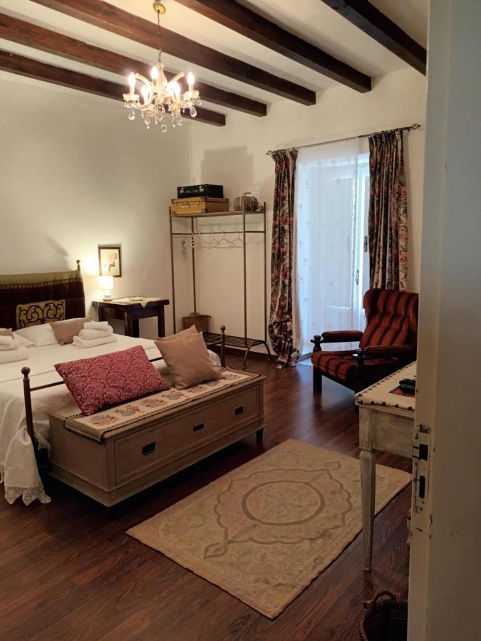 A Casa Del Nonno Bed & Breakfast Isnello Exterior photo